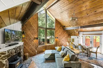 Image de Super Chic Pines Hideaway