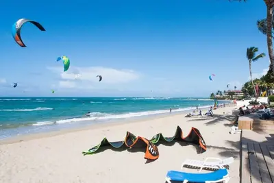 Image de Kite-in, Kite-out studio with beachfront pool, bar, restaurant, lawn and school