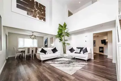 Image de 6b Luxury Home - Patio✔Ac✔King Bed☆Park - WiFi