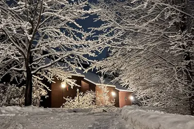 Image de Kettlebrook ski-in/out condo w/ a newly updated kitchen and fully renovated bath