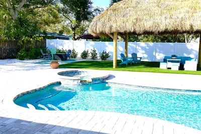 Image de Blue Bayou - Charming home with heated pool, tiki and Optional Boat Dockage