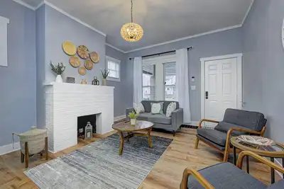 Image de Urban Retreat: Newly Renovated Home Near Downtown