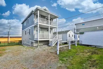 Image de Beautiful Modern style Colonial Home - Sunday to Sunday only