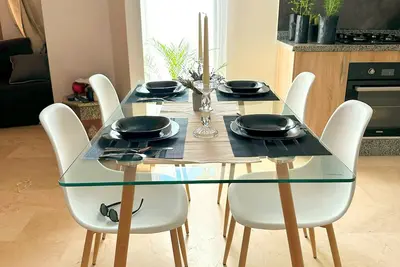 Image de Bel appartement avec terrasse, tout confort proche Majorelle wifi, Netflix.
