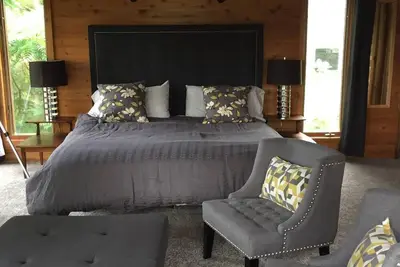 Image de Secluded Muskoka Gem: Spacious Cottage with Private Sandy Beach & Expansive Dock