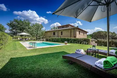 Image de Villa à Fabbrica avec 5 chambres à coucher, 12 couchages