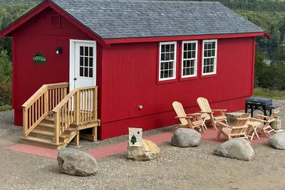Image de Little Mountain Cottage in Whiting Maine.