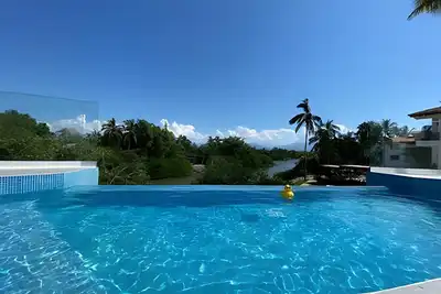 Image de Deluxe Condo, Private Pool/Steps from the Beach