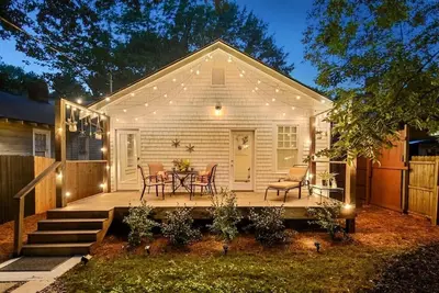Image de Chic Bungalow & Tiny Home in Hip Atl Neighborhood