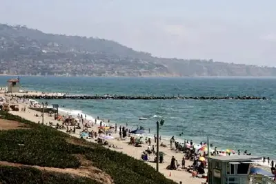 Image de Charming 2-bedroom house with WiFi in wonderful Redondo Beach. 17 houses away 🏝️