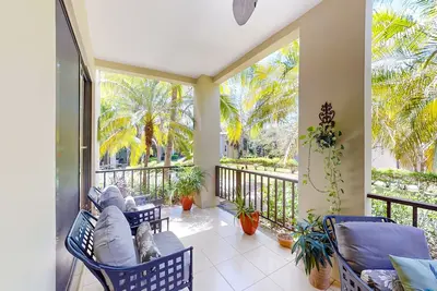 Image de Perfectly located tropical condo with pool, balcony, & security - near beaches