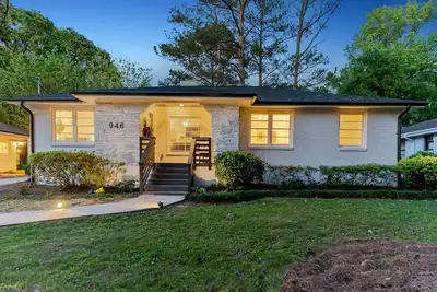 Image de Divine Digs | Luxury in a Hip Area