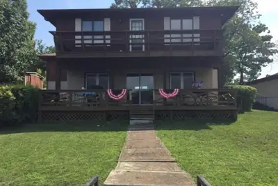 Image de Charming 3-bedroom house right on the water in Osage Beach