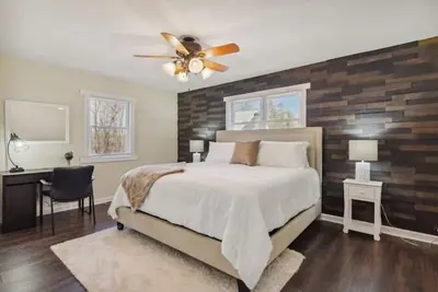 Image de Valley Vista-Mins to Skyline Drive-Hot Tub- King-Queen Beds, Great location.