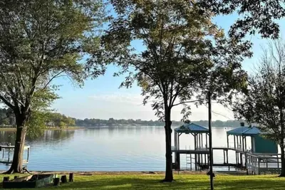 Image de Lake House - Amazing Views, Private Dock & Hot Tub, 8 Beds