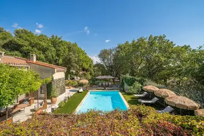 Image de La Chêneraie. proche Alpilles et Luberon, piscine chauffée