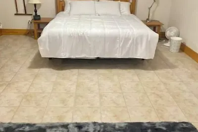Image de Big beautiful home with lots of space on beautiful land!