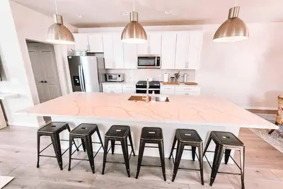 Image de Pet Friendly w\/3 Masters Suites all with En-Suite Full Bathrooms\/Sleeps 11+