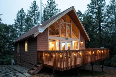 Image de Yosemite Retreat: Pet-Friendly Hilltop Cabin in Tranquil Surroundings