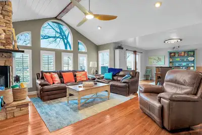Image de Waterfront Sunrise Beach Rental w/ Private Dock
