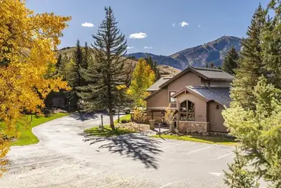 Image de Snow Creek 1541 - Ski-in/Ski-out + Pool & Hot Tub