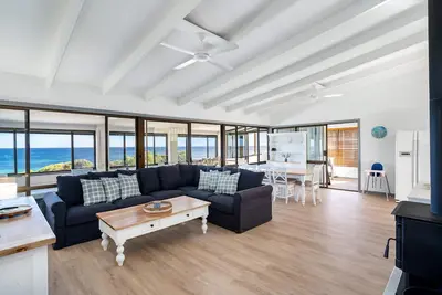 Image de Beachfront Penthouse by Peppy Beach Retreats® (6 Adults)