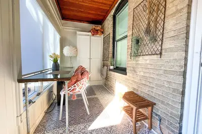 Image de Luxury Studio with spa like bathroom in enchanting historic downtown Delafield