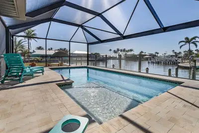 Image de Waterfront Paradise in St. James City – 2br/2ba with Pool, Dock & Tiki Hut