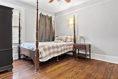 Image de Lovely 3-bedroom house in Riverside with WiFi. Walkable to 5 points