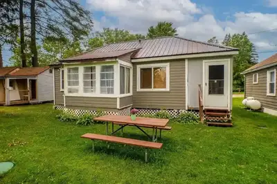 Image de Cottage #6 - Cute and airy 2 bedroom cottage right on Chautauqua Lake!