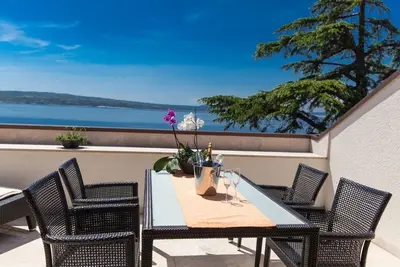 Image de Appartement de deux chambres prés de la plage Crikvenica (A-22270-a)