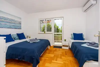 Image de Appartement de trois chambres avec le balcon et la vue sur le mer Dramalj, Crikvenica (A-22291-c)