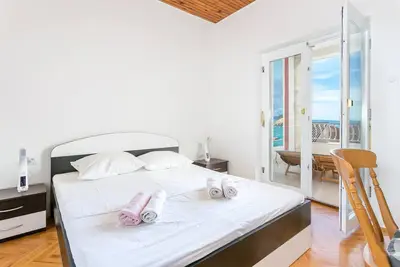 Image de Appartement de deux chambres avec la terrasse et la vue sur le mer Tucepi, Makarska (A-22384-c)