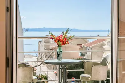 Image de Appartement de deux chambres avec le balcon et la vue sur le mer Tucepi, Makarska (A-22384-e)