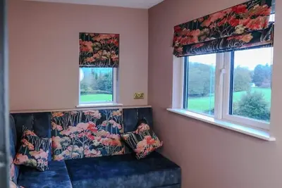 Image de Sumptuous Family Apartment • Lake Views • Pet Friendly • Parking + Ev Charger