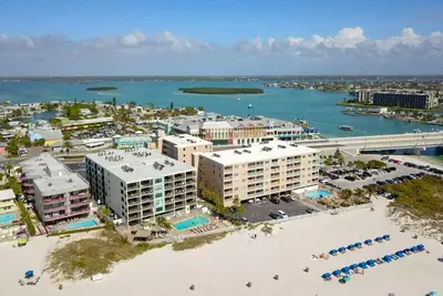 Image de Sandy Toes & Starlit Nights! Unwind in Paradise. Heated Pool. Shopping, Restaurants & Activities.