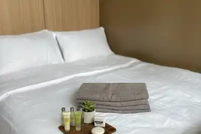 Image de 1 Br Fully Furnished Condo in Makati with Pool and Parking - Red Res. Unit 1132