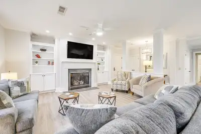 Image de Chic Greensboro Condo w/ Lake Oconee Access!
