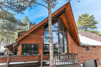 Image de Moose Tracks Cabin! Holiday Home w Hot Tub, Bbq