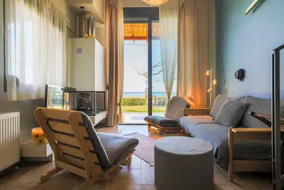 Image de Beachfront Luxury. A Modern Maisonette with Breathtaking Views in Kalamitsi.