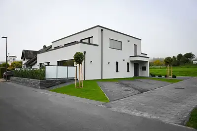 Image de Moderne und Neue Ferienunterkunft mit Terrasse und Nahgelegen an der Mosel