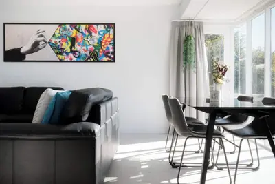 Image de City Escape: Stylish Modern Apartment