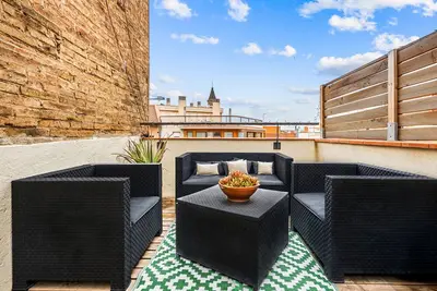 Image de Niché dans le cœur vibrant de Barcelone, à deux pas de la Plaza Espanya.