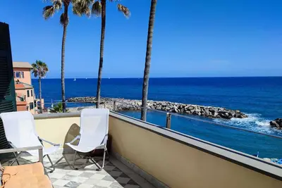 Image de Top-renovated apartment with dream balcony directly at the sea