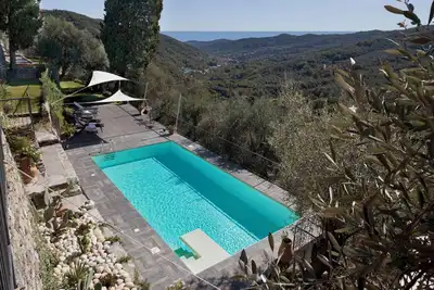 Image de Exclusive mansion with pool in panoramic position