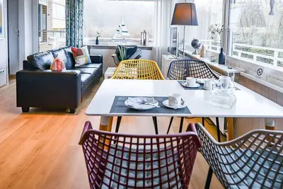 Image de Eine Außergewöhnliche Ferienwohnung mit Über Eck und Überdachtem Süd-west-balkon