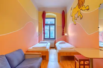 Image de Zweibettzimmer mit Etagendusche