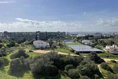 Image de Ruhige Sonnige 2-zimmer Wohnung in Alvor mit Atemberaubenden Blick auf den Ozean