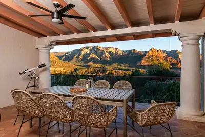 Image de Uptown Vista! Stylish 5br with Red Rock Views