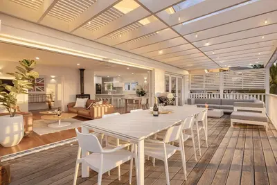 Image de Eliza’s Entertainer | Deck, Games & Beach